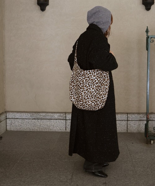 Mili affinity（ミリアフィニティー）の「ヒョウ柄ジップファスナー付き2WAYトートバッグ（トートバッグ・レディース・ホワイト/ベージュ・FREE）」の19枚目の写真