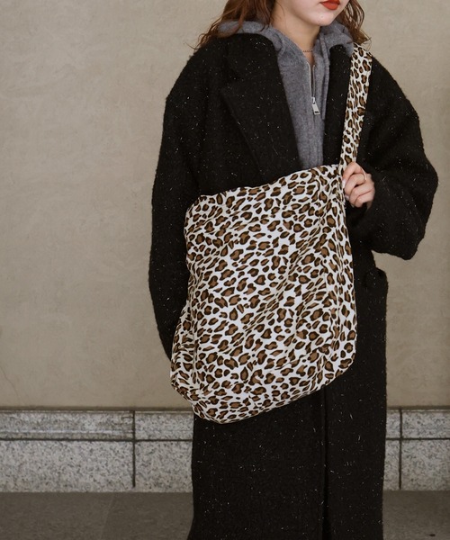 Mili affinity（ミリアフィニティー）の「ヒョウ柄ジップファスナー付き2WAYトートバッグ（トートバッグ・レディース・ホワイト/ベージュ・FREE）」の21枚目の写真