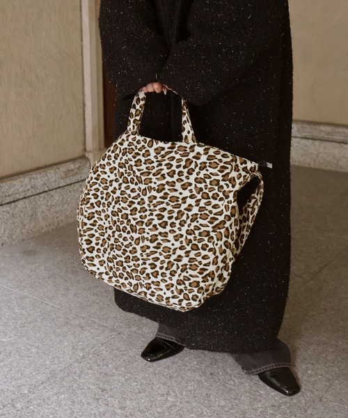Mili affinity（ミリアフィニティー）の「ヒョウ柄ジップファスナー付き2WAYトートバッグ（トートバッグ・レディース・ホワイト/ベージュ・FREE）」の22枚目の写真
