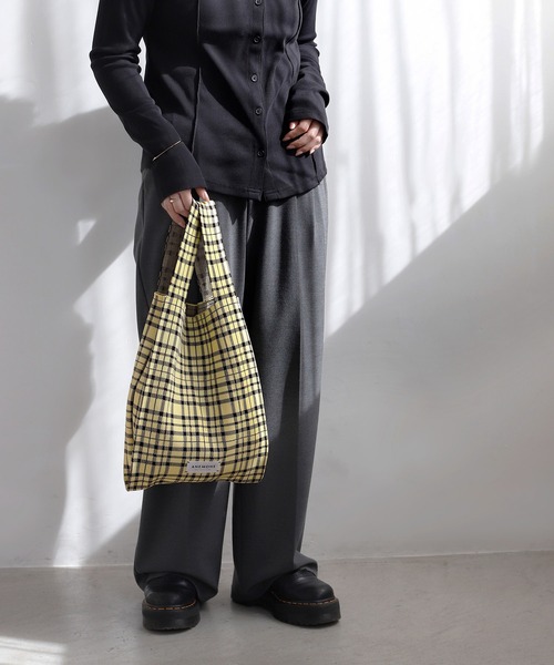 ANEMONE（アネモネ）の「チェック柄ニットバッグ（トートバッグ・レディース・ブラック/ブルー/イエロー/グリーン/レッド・FREE）」の4枚目の写真