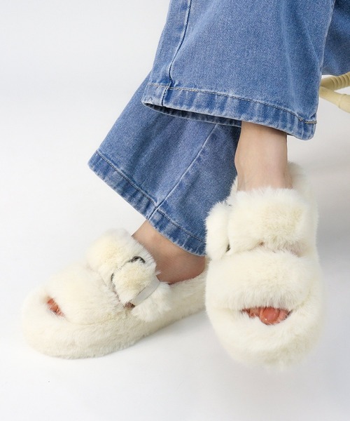 AAA+（サンエープラス）の「軽量厚底 ダブルベルトファーサンダル（サンダル・レディース・ダークブラウン/ベージュ/ブラック/アイボリー・40/38/36）」の2枚目の写真