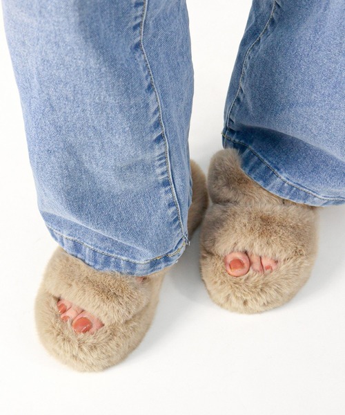 AAA+（サンエープラス）の「軽量厚底 ダブルベルトファーサンダル（サンダル・レディース・ダークブラウン/ベージュ/ブラック/アイボリー・40/38/36）」の18枚目の写真