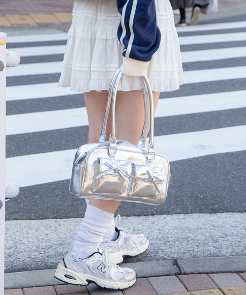 WEGO（ウィゴー）の「WEGO/【25年春夏新作】ギャザーリボン2ポケットボストンバッグ（ショルダーバッグ・レディース・レッド/ブラック/シルバー・FREE）」の14枚目の写真