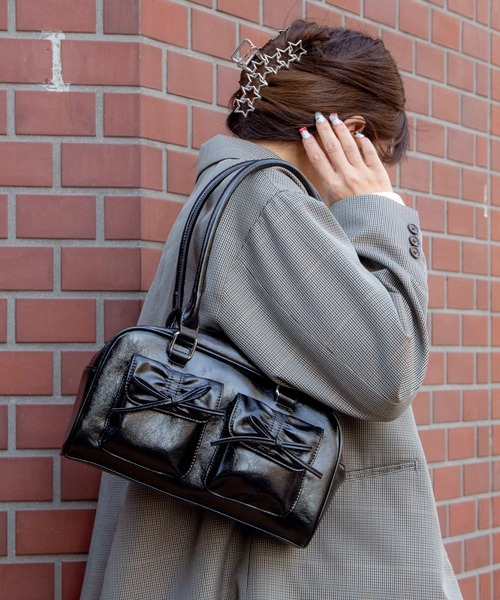 WEGO（ウィゴー）の「WEGO/【25年春夏新作】ギャザーリボン2ポケットボストンバッグ（ショルダーバッグ・レディース・レッド/ブラック/シルバー・FREE）」の4枚目の写真