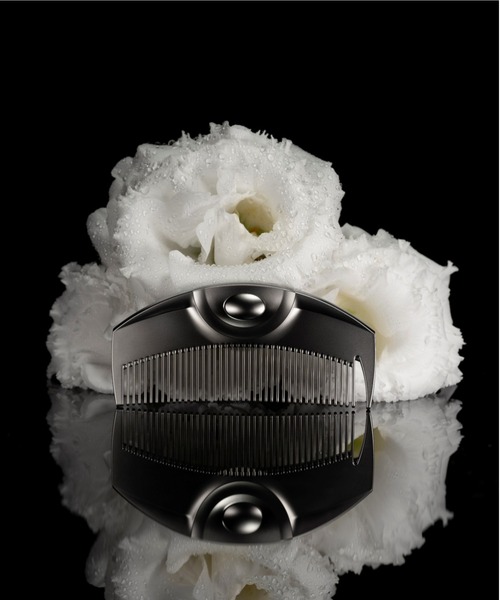 LOVECHROME（ラブクロム）の「(R)INBATHツキ プレミアムブラック（ヘアブラシ・レディース・ブラック・FREE）」の5枚目の写真