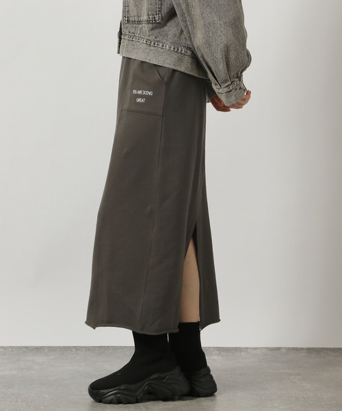 LAKOLE（ラコレ）の「裏毛刺繍ナロースカート / 310589（スカート・レディース・オフホワイト/グレー/チャコールグレー・FREE）」の22枚目の写真