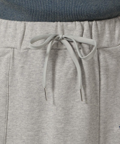 LAKOLE（ラコレ）の「裏毛刺繍ナロースカート / 310589（スカート・レディース・オフホワイト/グレー/チャコールグレー・FREE）」の10枚目の写真