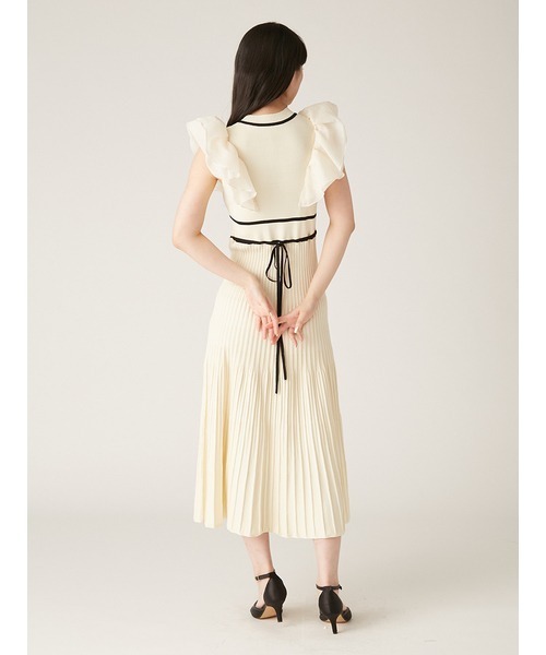 完売品 LILY BROWN フリルドッキングニットワンピース ホワイト LILY BROWN（リリーブラウン）の「フリルドッキングニット