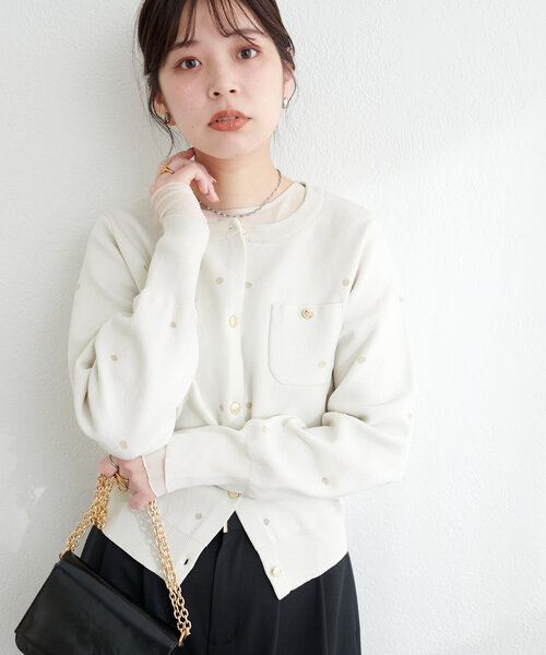 natural couture(ナチュラルクチュール)の「ポリニットドット金釦ポケ付きカーディガン(カーディガン/ボレロ・レディース・アイボリー/カーキ/ブラック/ブルー・FREE)」の3枚目の写真