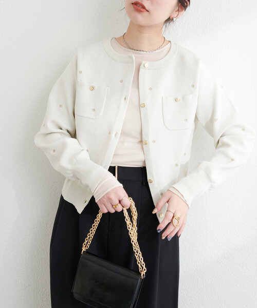 natural couture(ナチュラルクチュール)の「ポリニットドット金釦ポケ付きカーディガン(カーディガン/ボレロ・レディース・アイボリー/カーキ/ブラック/ブルー・FREE)」の5枚目の写真