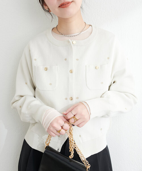 natural couture(ナチュラルクチュール)の「ポリニットドット金釦ポケ付きカーディガン(カーディガン/ボレロ・レディース・アイボリー/カーキ/ブラック/ブルー・FREE)」の7枚目の写真