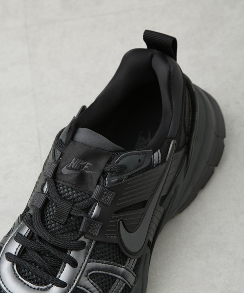 NIKE(ナイキ)の「NIKE/NIKE V2K RUN(スニーカー・メンズ・ブラック/ホワイト・26/27/28)」の11枚目の写真