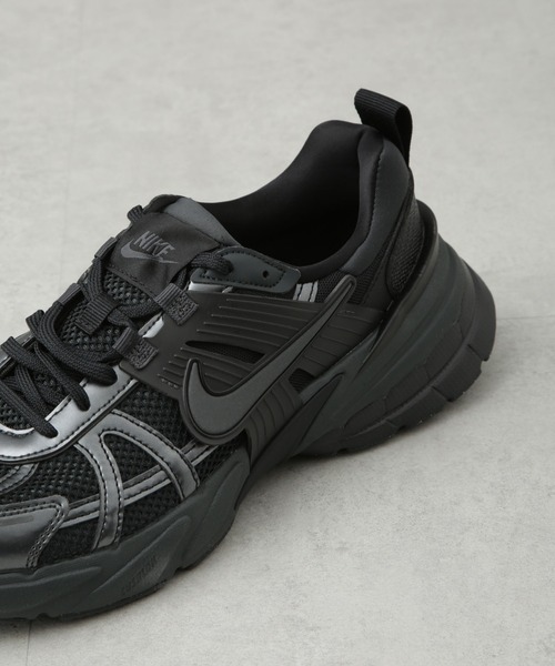 NIKE(ナイキ)の「NIKE/NIKE V2K RUN(スニーカー・メンズ・ブラック/ホワイト・26/27/28)」の12枚目の写真
