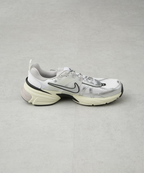 NIKE(ナイキ)の「NIKE/NIKE V2K RUN(スニーカー・メンズ・ブラック/ホワイト・26/27/28)」の16枚目の写真