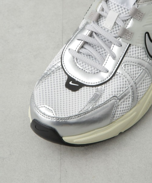 NIKE(ナイキ)の「NIKE/NIKE V2K RUN(スニーカー・メンズ・ブラック/ホワイト・26/27/28)」の21枚目の写真