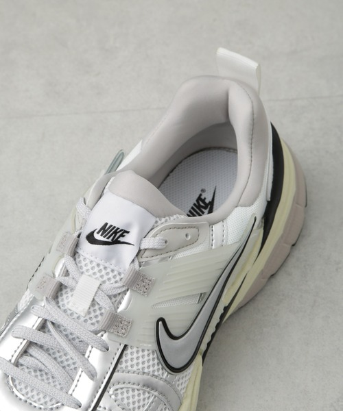 NIKE(ナイキ)の「NIKE/NIKE V2K RUN(スニーカー・メンズ・ブラック/ホワイト・26/27/28)」の22枚目の写真