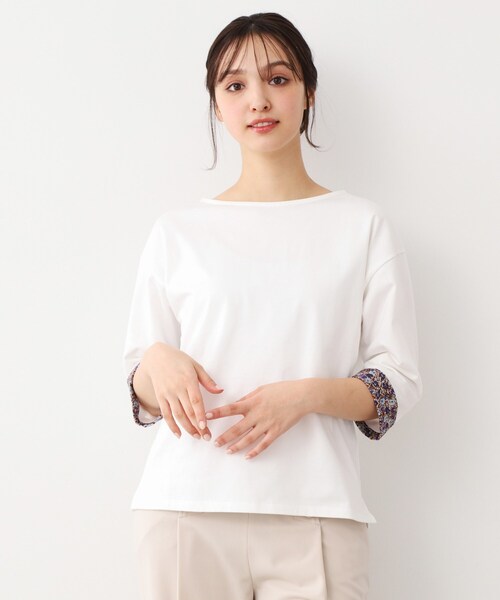 LAURA ASHLEY(ローラアシュレイ)の「【洗える/コットン100%/同柄アイテムあり】アマイア ディッツィー柄袖見返しプルオーバー(Tシャツ/カットソー・レディース・ネイビー/イエロー/オフホワイト・38/40)」の4枚目の写真