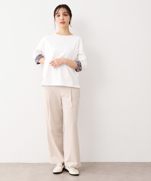 LAURA ASHLEY(ローラアシュレイ)の「【洗える/コットン100%/同柄アイテムあり】アマイア ディッツィー柄袖見返しプルオーバー(Tシャツ/カットソー・レディース・ネイビー/イエロー/オフホワイト・38/40)」の5枚目の写真