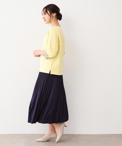 LAURA ASHLEY(ローラアシュレイ)の「【洗える/コットン100%/同柄アイテムあり】アマイア ディッツィー柄袖見返しプルオーバー(Tシャツ/カットソー・レディース・ネイビー/イエロー/オフホワイト・38/40)」の10枚目の写真