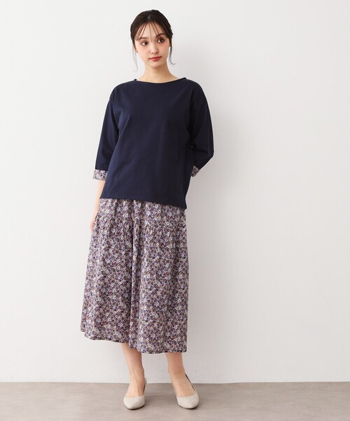 LAURA ASHLEY(ローラアシュレイ)の「【洗える/コットン100%/同柄アイテムあり】アマイア ディッツィー柄袖見返しプルオーバー(Tシャツ/カットソー・レディース・ネイビー/イエロー/オフホワイト・38/40)」の13枚目の写真