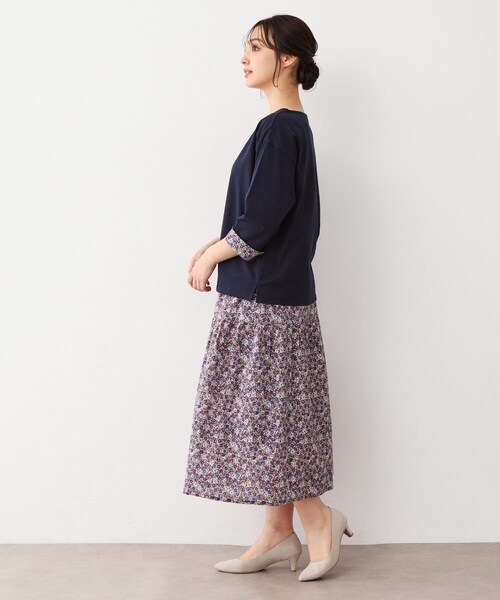 LAURA ASHLEY(ローラアシュレイ)の「【洗える/コットン100%/同柄アイテムあり】アマイア ディッツィー柄袖見返しプルオーバー(Tシャツ/カットソー・レディース・ネイビー/イエロー/オフホワイト・38/40)」の14枚目の写真