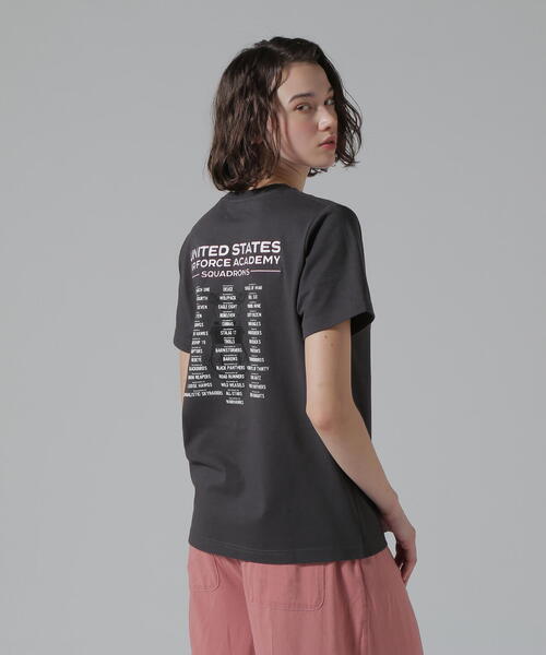 AVIREX(アヴィレックス)の「《直営店限定》USAFA SQUADRONS EMB T-SHIRT/USAFAスコードロン刺繍Tシャツ(Tシャツ/カットソー・レディース・ホワイト/オレンジ/チャコールグレー・F)」の20枚目の写真