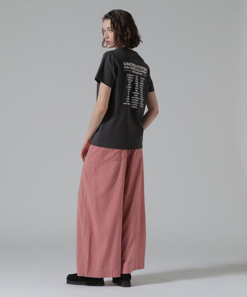 AVIREX(アヴィレックス)の「《直営店限定》USAFA SQUADRONS EMB T-SHIRT/USAFAスコードロン刺繍Tシャツ(Tシャツ/カットソー・レディース・ホワイト/オレンジ/チャコールグレー・F)」の22枚目の写真