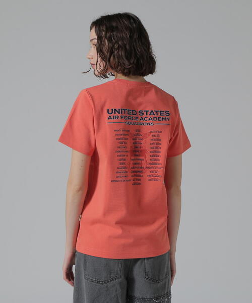 AVIREX(アヴィレックス)の「《直営店限定》USAFA SQUADRONS EMB T-SHIRT/USAFAスコードロン刺繍Tシャツ(Tシャツ/カットソー・レディース・ホワイト/オレンジ/チャコールグレー・F)」の3枚目の写真