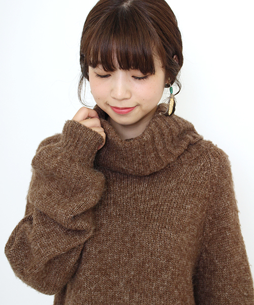 Kastane(カスタネ)の「オフタートルプルオーバー(ニット/セーター・レディース・ブラウン/ブルー・FREE)」の6枚目の写真