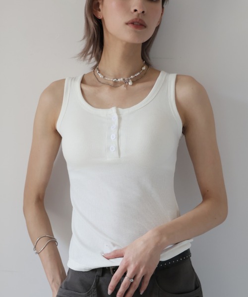 Ulysses（ユリシス）の「【ブラトップ】カップ付きヘンリーネックタンクトップ（タンクトップ・レディース・ブラック/グレー/ブラウン/ホワイト・F）」の2枚目の写真