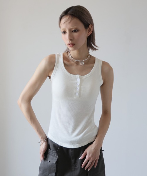 Ulysses（ユリシス）の「【ブラトップ】カップ付きヘンリーネックタンクトップ（タンクトップ・レディース・ブラック/グレー/ブラウン/ホワイト・F）」の9枚目の写真