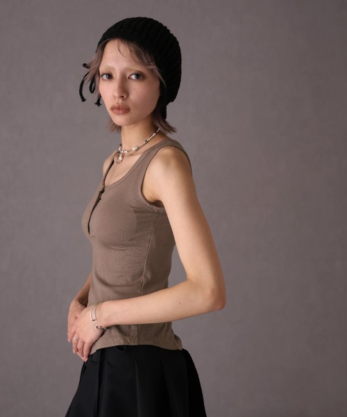 Ulysses（ユリシス）の「【ブラトップ】カップ付きヘンリーネックタンクトップ（タンクトップ・レディース・ブラック/グレー/ブラウン/ホワイト・F）」の20枚目の写真