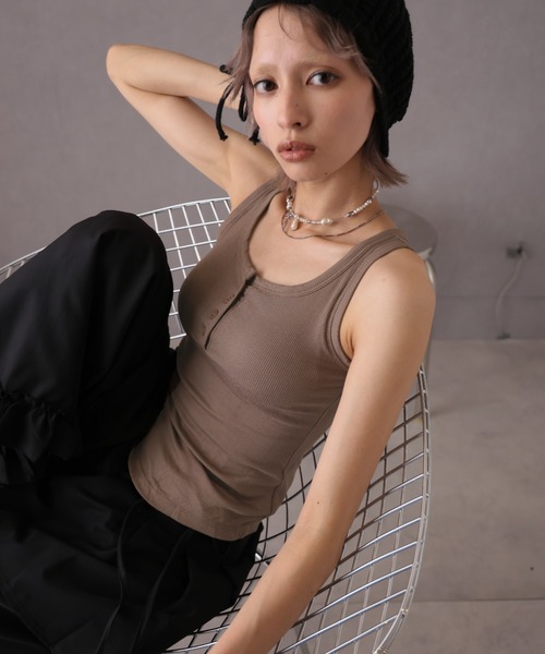 Ulysses（ユリシス）の「【ブラトップ】カップ付きヘンリーネックタンクトップ（タンクトップ・レディース・ブラック/グレー/ブラウン/ホワイト・F）」の21枚目の写真