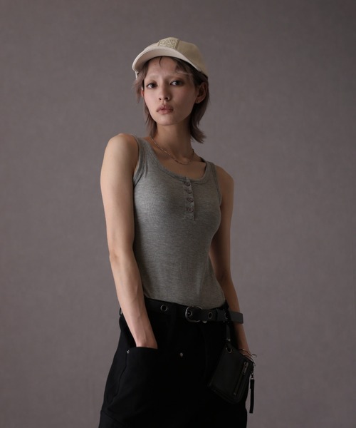 Ulysses（ユリシス）の「【ブラトップ】カップ付きヘンリーネックタンクトップ（タンクトップ・レディース・ブラック/グレー/ブラウン/ホワイト・F）」の13枚目の写真