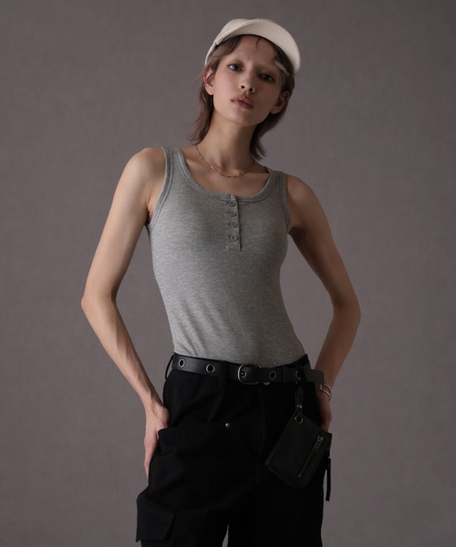 Ulysses（ユリシス）の「【ブラトップ】カップ付きヘンリーネックタンクトップ（タンクトップ・レディース・ブラック/グレー/ブラウン/ホワイト・F）」の16枚目の写真