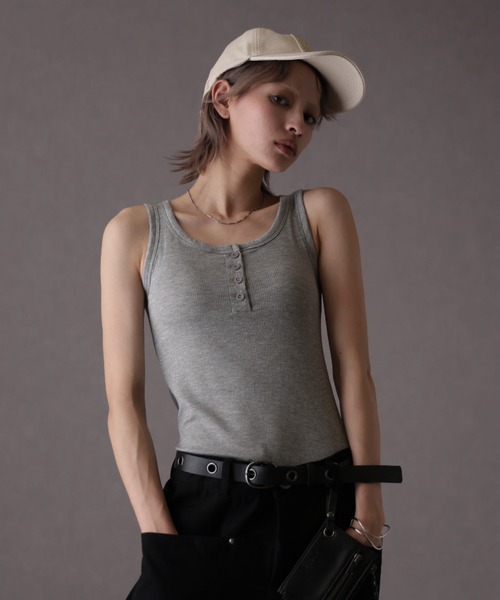 Ulysses（ユリシス）の「【ブラトップ】カップ付きヘンリーネックタンクトップ（タンクトップ・レディース・ブラック/グレー/ブラウン/ホワイト・F）」の17枚目の写真