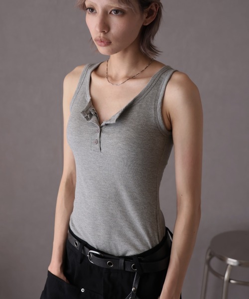 Ulysses（ユリシス）の「【ブラトップ】カップ付きヘンリーネックタンクトップ（タンクトップ・レディース・ブラック/グレー/ブラウン/ホワイト・F）」の11枚目の写真