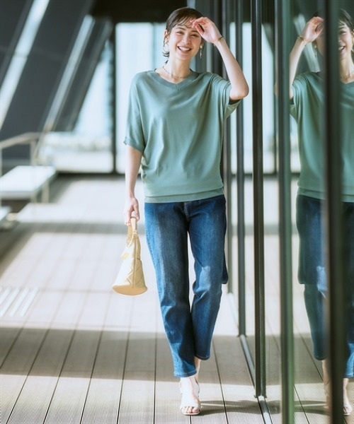 7days Life Styling(セブンデイズライフスタイリング)の「【接触冷感/UVカット】Vネックニットチュニック(ニット/セーター・レディース・ベージュ/ブラック/グリーン/ブルーグレー/杢グレー・LL/3L/S/M/L/4L/5L)」の21枚目の写真