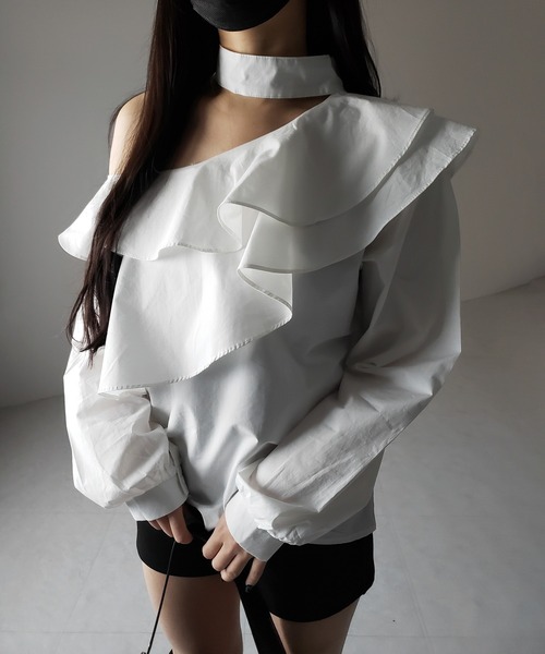 me+em select（ミームセレクト）の「※※【 ２color 】チョーカーフリルワンショルダーブラウス ／  choker frill one shoulder blouse（シャツ/ブラウス・レディース・ブラック/ホワイト・FREE）」の5枚目の写真