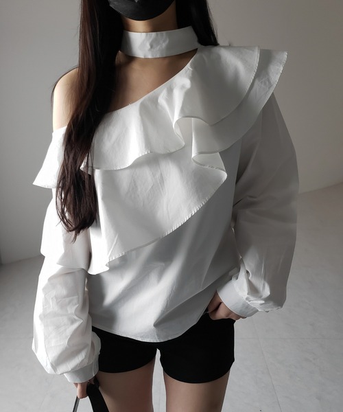me+em select（ミームセレクト）の「※※【 ２color 】チョーカーフリルワンショルダーブラウス ／  choker frill one shoulder blouse（シャツ/ブラウス・レディース・ブラック/ホワイト・FREE）」の6枚目の写真