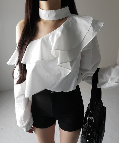 me+em select（ミームセレクト）の「※※【 ２color 】チョーカーフリルワンショルダーブラウス ／  choker frill one shoulder blouse（シャツ/ブラウス・レディース・ブラック/ホワイト・FREE）」の9枚目の写真