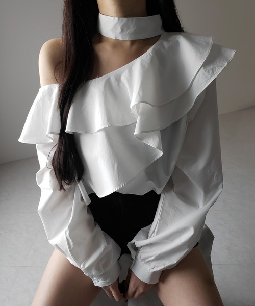me+em select（ミームセレクト）の「※※【 ２color 】チョーカーフリルワンショルダーブラウス ／  choker frill one shoulder blouse（シャツ/ブラウス・レディース・ブラック/ホワイト・FREE）」の13枚目の写真