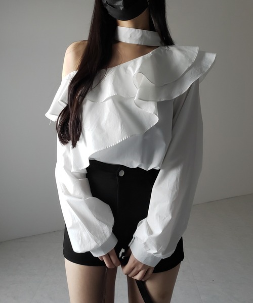 me+em select（ミームセレクト）の「※※【 ２color 】チョーカーフリルワンショルダーブラウス ／  choker frill one shoulder blouse（シャツ/ブラウス・レディース・ブラック/ホワイト・FREE）」の15枚目の写真