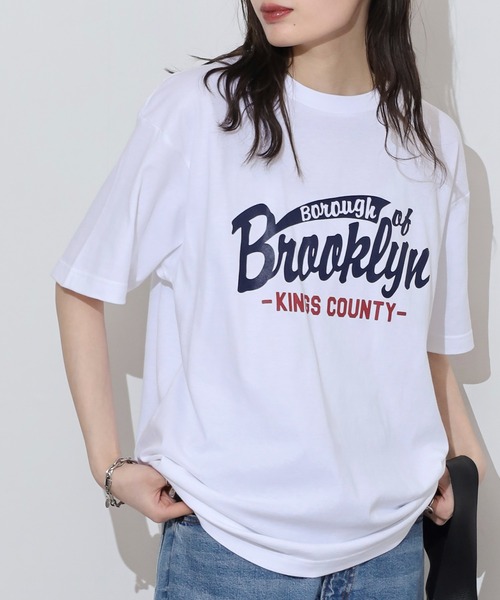 spiritoso(スピリトーゾ)の「spiritoso カレッジアソートプリントTシャツ(Tシャツ/カットソー・メンズ・ホワイト系その他/ホワイト系その他2・M/L)」の2枚目の写真