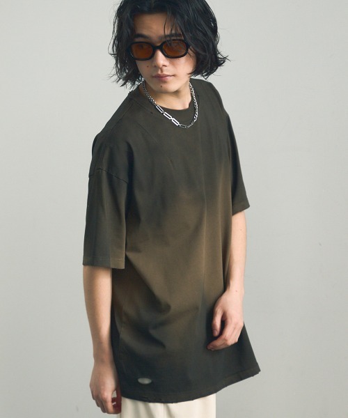 Shoowtime(ショウタイム)の「Distressed big silhouette overdyed short sleeve T-shirt / ダメージ加工ビッグシルエットオーバーダイ半袖Tシャツ(Tシャツ/カットソー・メンズ・ブラウン系/グレー系/カーキ系/ベージュ系・X-LARGE/MEDIUM/LARGE)」の2枚目の写真
