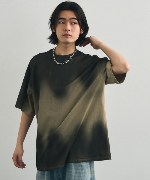 Shoowtime(ショウタイム)の「Distressed big silhouette overdyed short sleeve T-shirt / ダメージ加工ビッグシルエットオーバーダイ半袖Tシャツ(Tシャツ/カットソー・メンズ・ブラウン系/グレー系/カーキ系/ベージュ系・X-LARGE/MEDIUM/LARGE)」の7枚目の写真