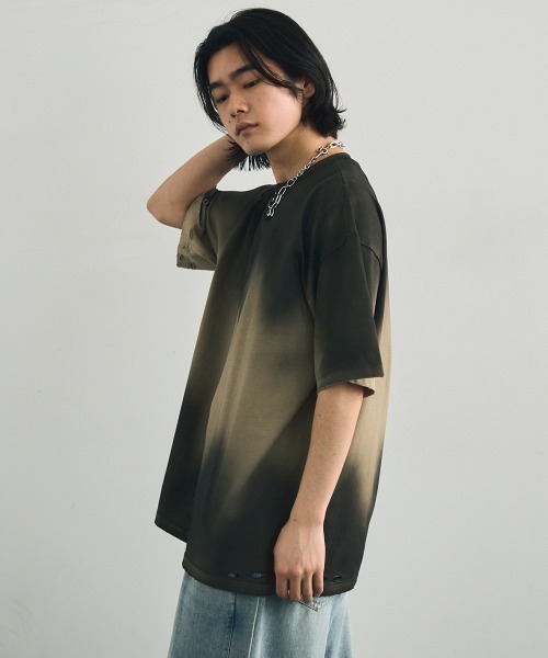 Shoowtime(ショウタイム)の「Distressed big silhouette overdyed short sleeve T-shirt / ダメージ加工ビッグシルエットオーバーダイ半袖Tシャツ(Tシャツ/カットソー・メンズ・ブラウン系/グレー系/カーキ系/ベージュ系・X-LARGE/MEDIUM/LARGE)」の8枚目の写真