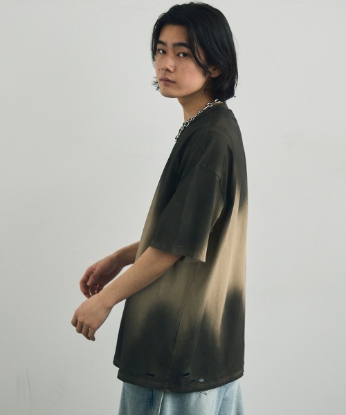 Shoowtime(ショウタイム)の「Distressed big silhouette overdyed short sleeve T-shirt / ダメージ加工ビッグシルエットオーバーダイ半袖Tシャツ(Tシャツ/カットソー・メンズ・ブラウン系/グレー系/カーキ系/ベージュ系・X-LARGE/MEDIUM/LARGE)」の9枚目の写真