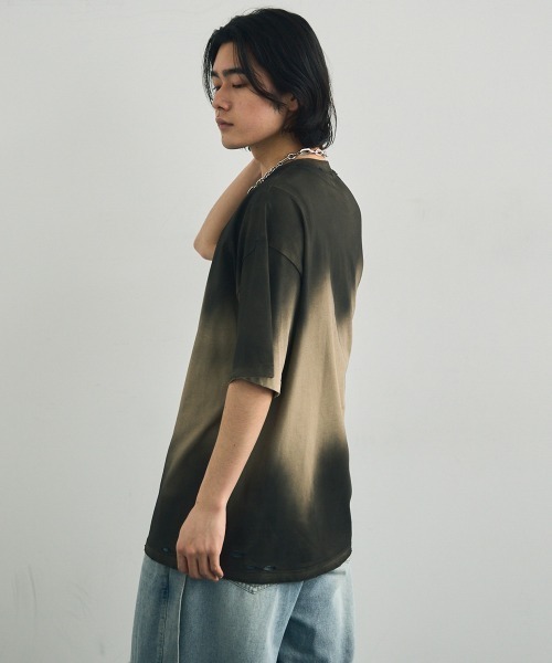 Shoowtime(ショウタイム)の「Distressed big silhouette overdyed short sleeve T-shirt / ダメージ加工ビッグシルエットオーバーダイ半袖Tシャツ(Tシャツ/カットソー・メンズ・ブラウン系/グレー系/カーキ系/ベージュ系・X-LARGE/MEDIUM/LARGE)」の10枚目の写真