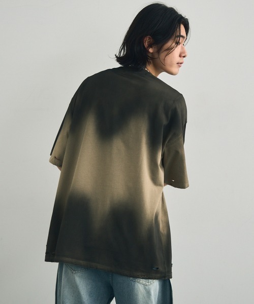 Shoowtime(ショウタイム)の「Distressed big silhouette overdyed short sleeve T-shirt / ダメージ加工ビッグシルエットオーバーダイ半袖Tシャツ(Tシャツ/カットソー・メンズ・ブラウン系/グレー系/カーキ系/ベージュ系・X-LARGE/MEDIUM/LARGE)」の12枚目の写真